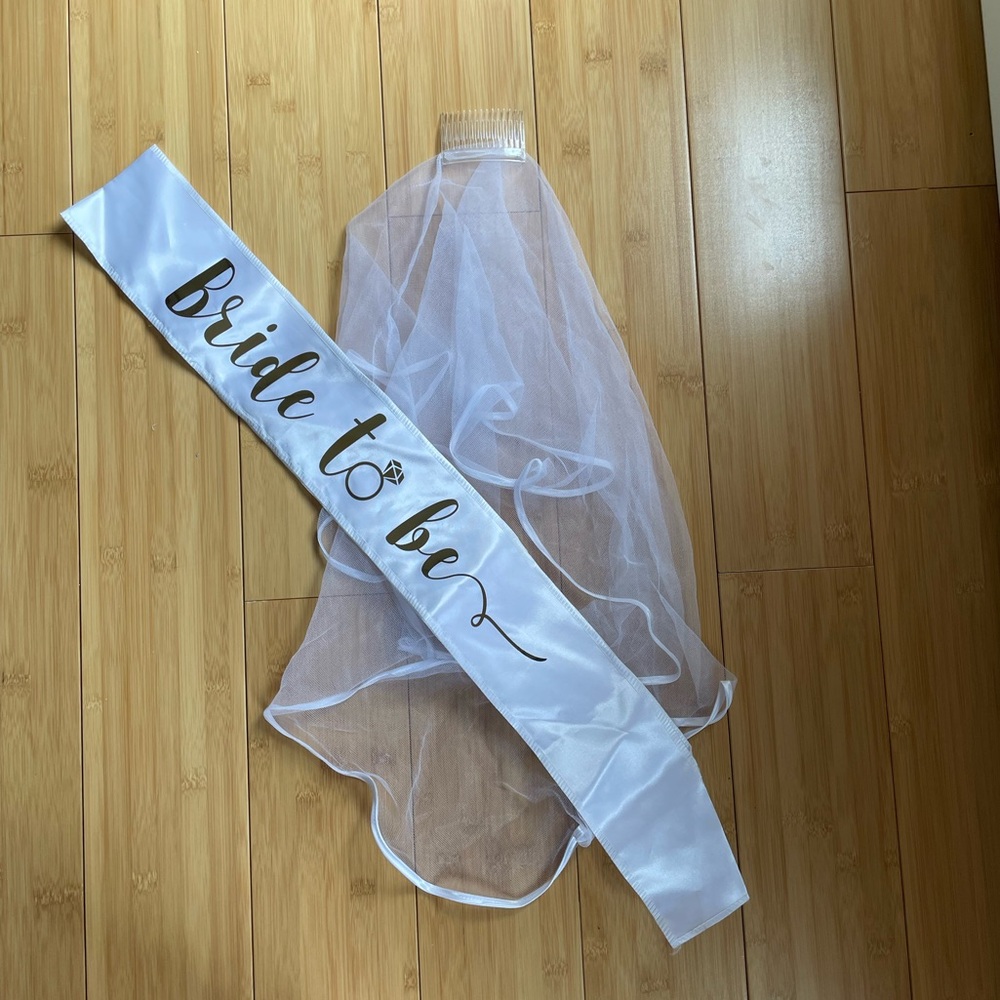 Chic White Bride-to-Be Sash and Veil Set